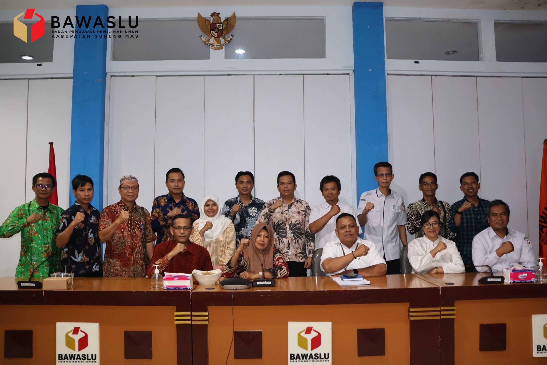 Rapat Simulasi Pengunaan Aplikasi Sistem Pengawasan Pemilu 2024 (SIWASLU)