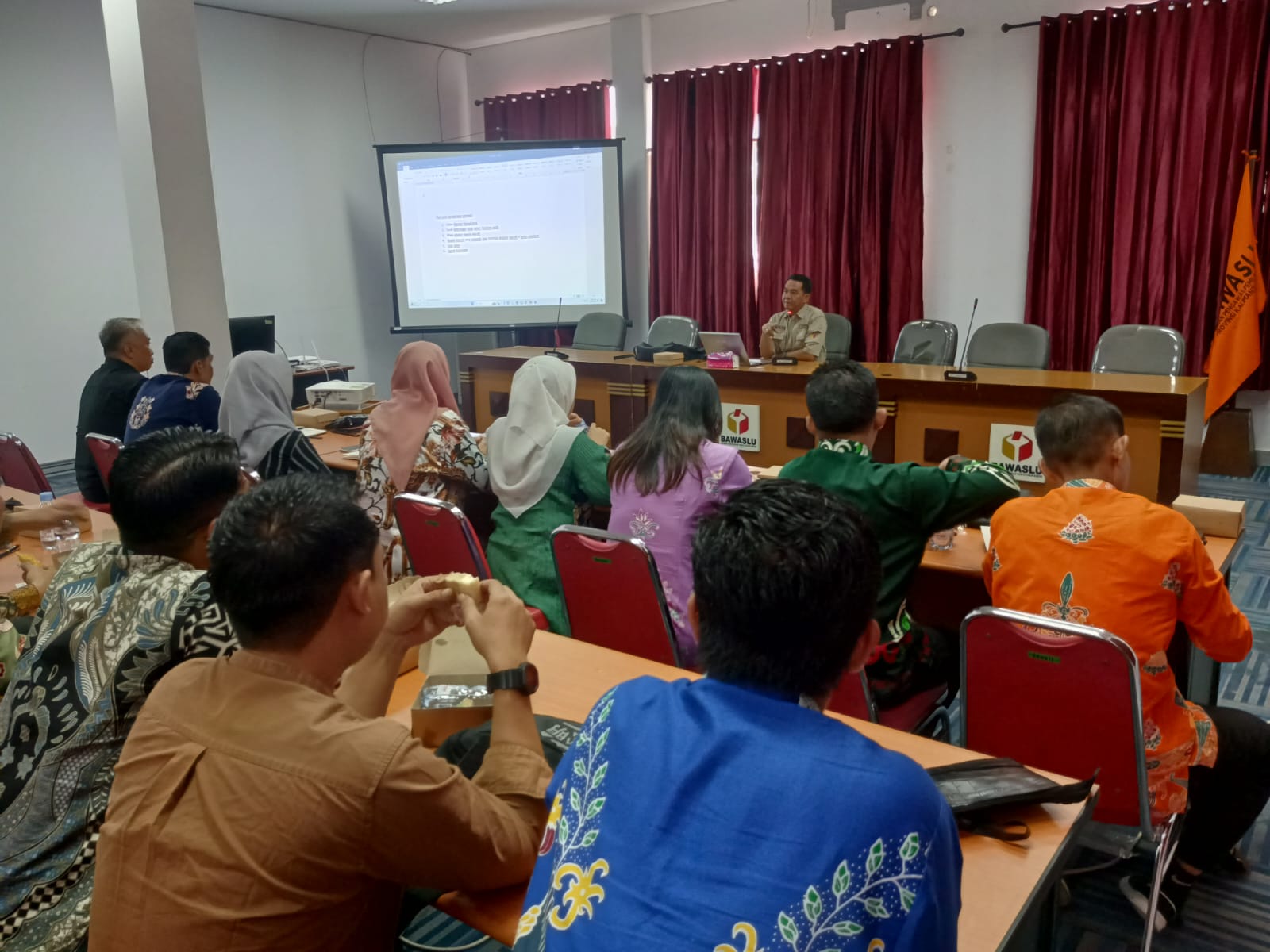 Rapat Dalam Kantor "Persiapan Pengawasan Tahapan Pencalonan Kepala Daerah Dalam Pemilihan Serentak 2024"