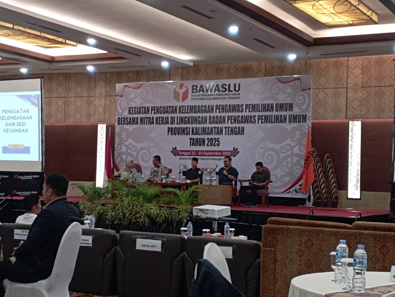 kegiatan Penguatan Kelembagaan Pengawasan Pemilihan Umum bersama mitra kerja di lingkungan Bawaslu Provinsi Kalimantan Tengah