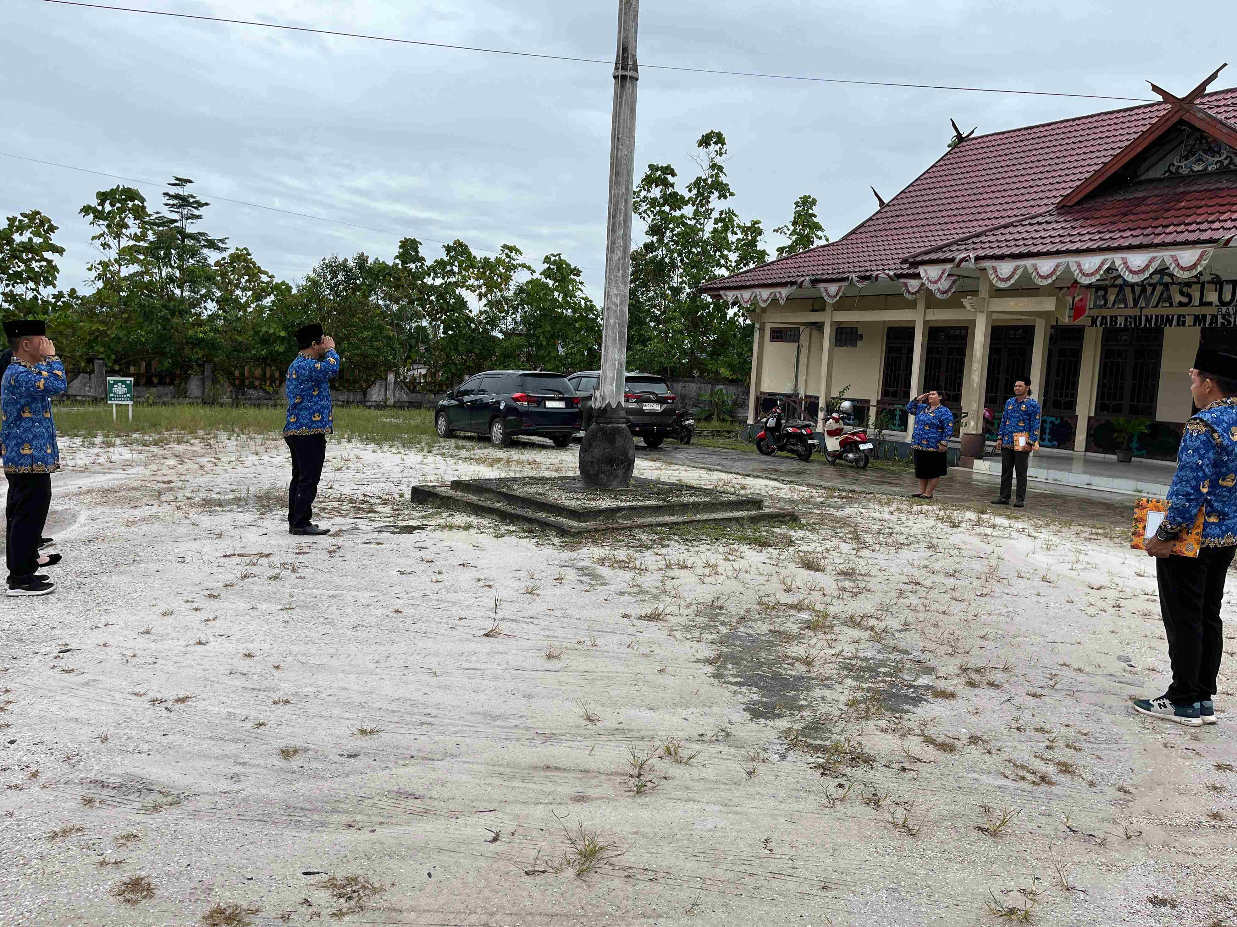 Bawaslu Gunung Mas Gelar Upacara Peringatan Hari Sumpah Pemuda