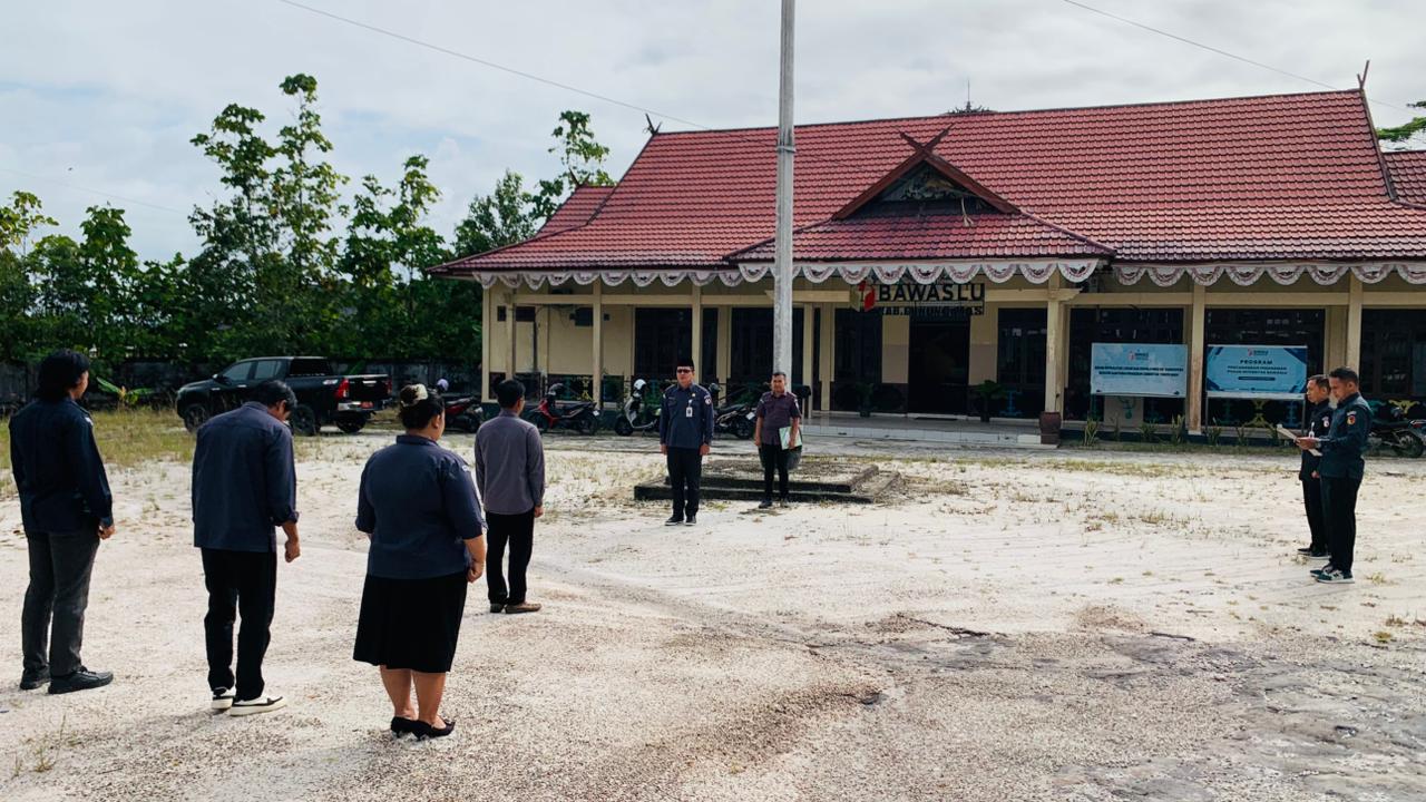 Tahun Baru, Pegawai Bawaslu Gunung Mas Diminta Tingkatkan Kinerja