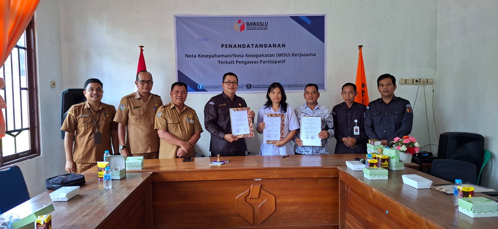 Bawaslu Gunung Mas Lakukan Penandatanganan Mou Dengan SMAN 1, Sekolah Khusus dan Perkumpulan Pemuda Dayak
