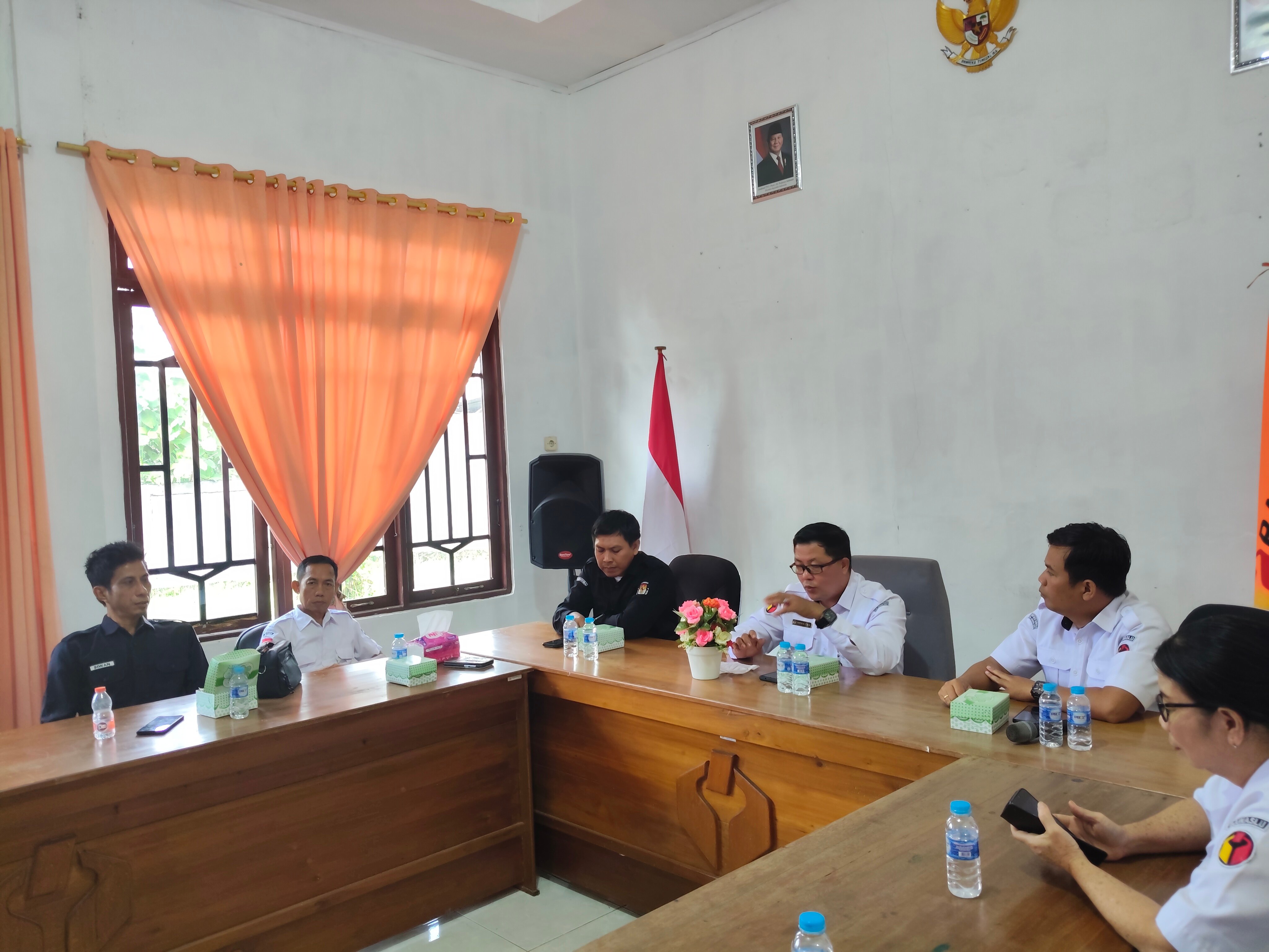 Dalam rangka mematangkan persiapan kegiatan Pendidikan Pengawas Partisipatif (P2P) Badan Pengawas Pemilihan Umum (Bawaslu) melaksanakan rapat koordinasi persiapan Pendidikan Pengawas Partisipatif (P2P) di ruang rapat Kantor Bawaslu Kabupaten Gunung Mas, Rabu, (1/7/2026)