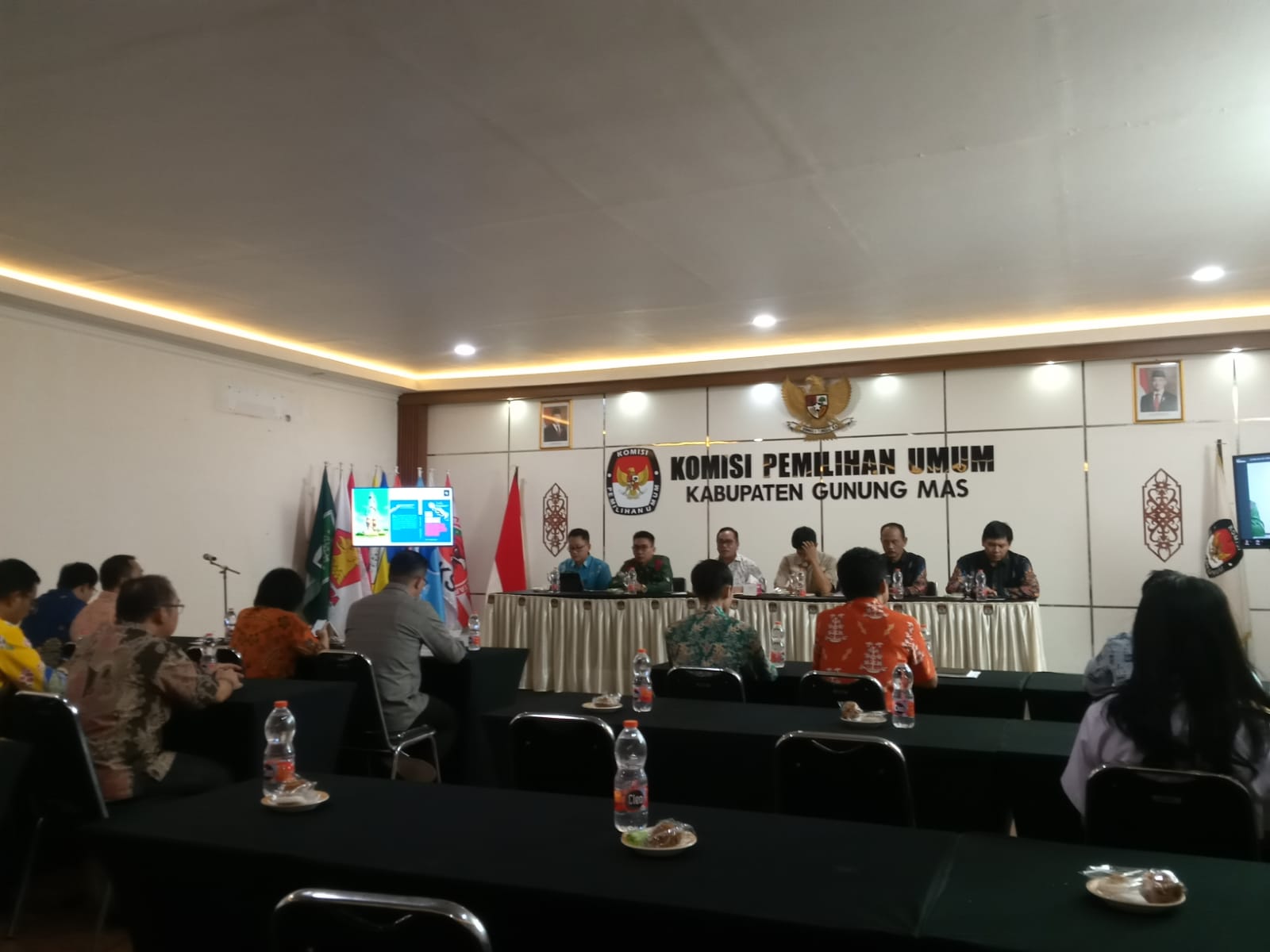 Ketua Bawaslu Gunung Mas Ungkap Celah Regulasi dan Tantangan Pengawasan Dalam Bedah Buku “Dana Kampanye”