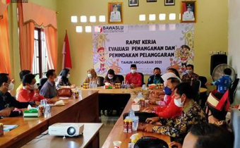 Bawaslu Provinsi Kalteng Gelar Raker Evaluasi Penanganan dan Penindakan Pelanggaran di Kabupaten Gunung Mas