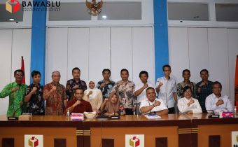 Rapat Simulasi Pengunaan Aplikasi Sistem Pengawasan Pemilu 2024 (SIWASLU)